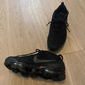 Nike Air VaporMax 2023 Flyknit youth size 6.5 black